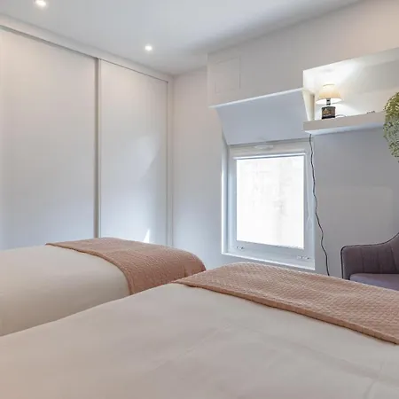 Amazing 3bdr Duplex In By Lovelystay Lisbon