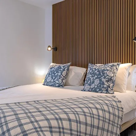 Amazing 3bdr Duplex In By Lovelystay Lisbon