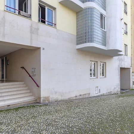 Amazing 3bdr Duplex In By Lovelystay דירה ליסבון