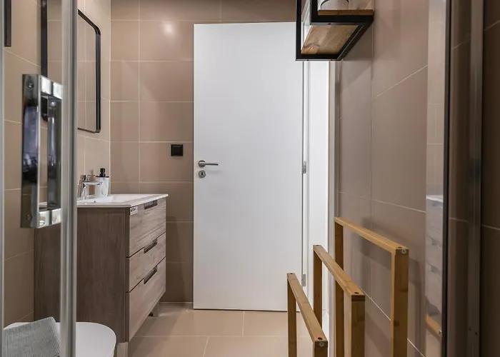 Amazing 3bdr Duplex In By Lovelystay