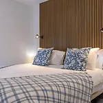 Amazing 3bdr Duplex In By Lovelystay Lisboa