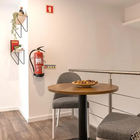 아파트 Amazing 3bdr Duplex In By Lovelystay 리스본